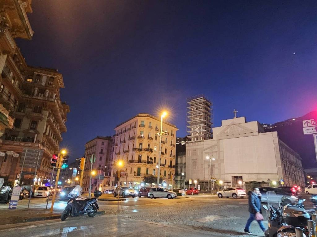 appartamento in vendita a Napoli in zona Chiaia