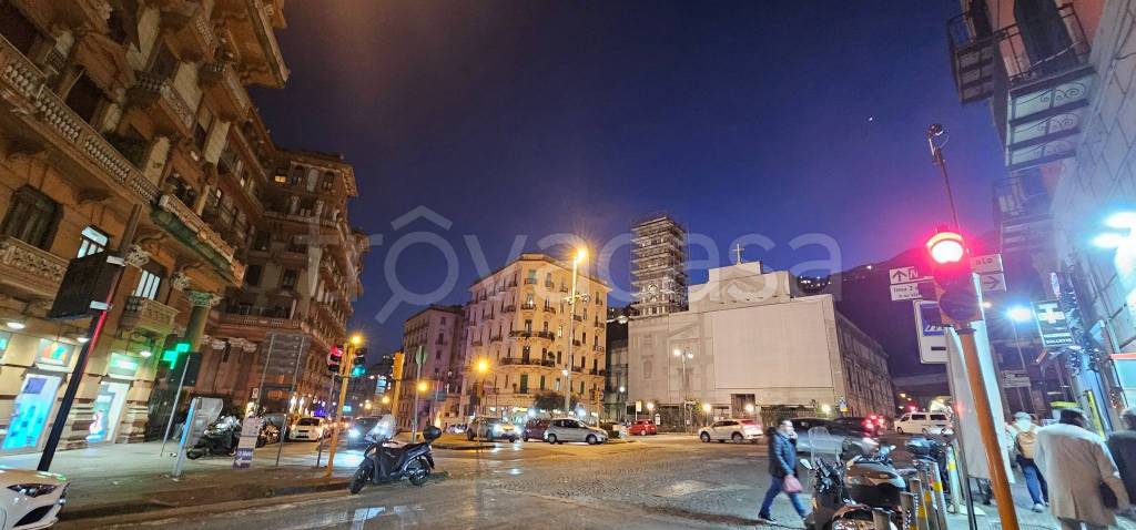 appartamento in vendita a Napoli in zona Chiaia