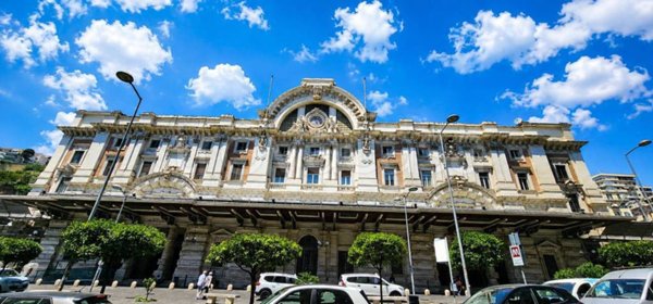 appartamento in vendita a Napoli in zona Chiaia
