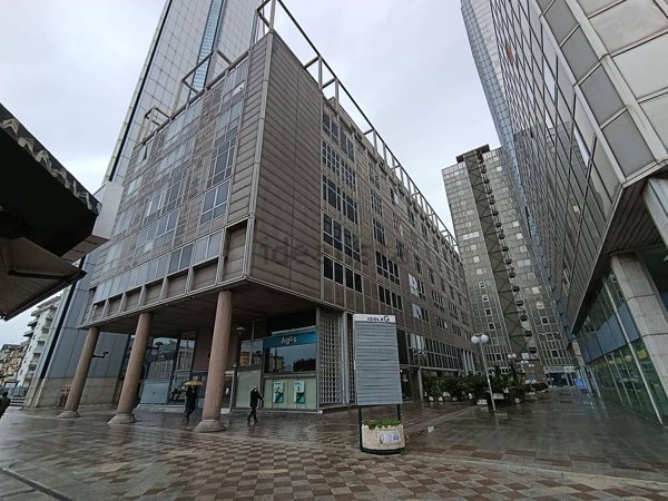 ufficio in vendita a Napoli in zona Vicaria