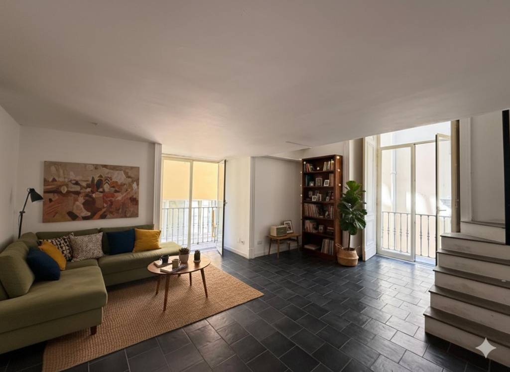 appartamento in vendita a Napoli in zona Stella