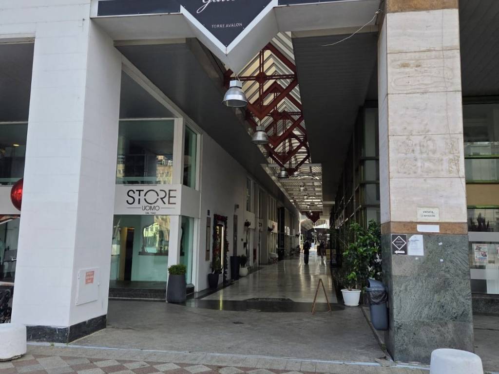 ufficio in vendita a Napoli in zona Poggioreale