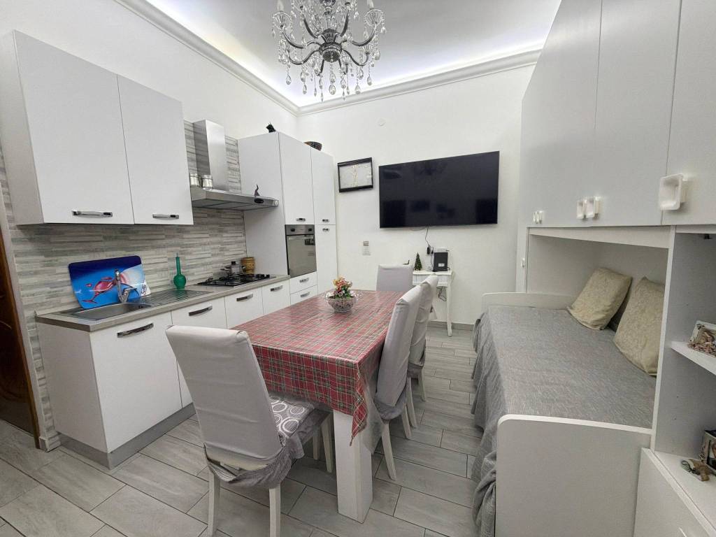 appartamento in vendita a Napoli in zona San Ferdinando