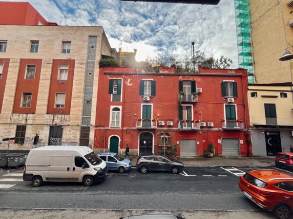 negozio in vendita a Napoli in zona Chiaia
