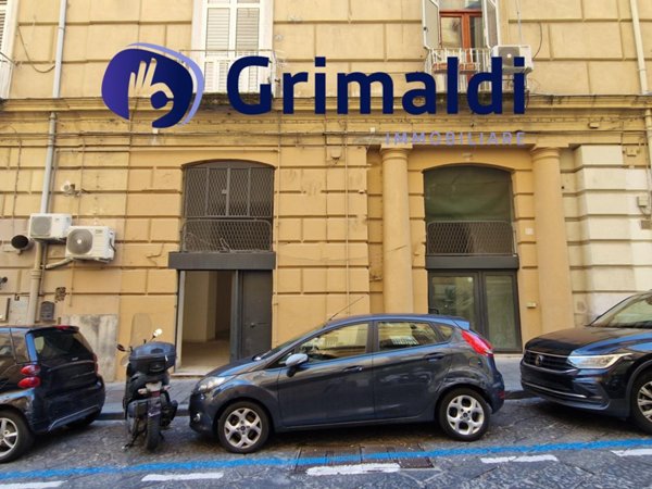 appartamento in vendita a Napoli in zona Chiaia
