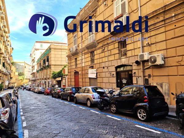 appartamento in vendita a Napoli in zona Chiaia