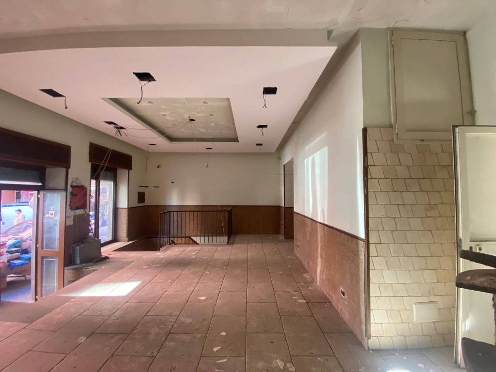 negozio in vendita a Napoli in zona Arenella