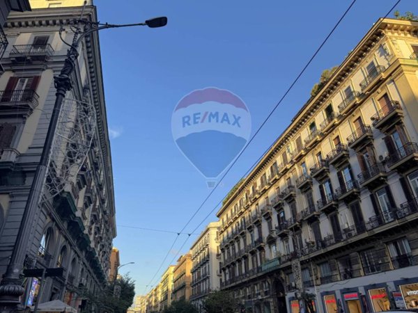 negozio in vendita a Napoli in zona Pendino / San Giuseppe