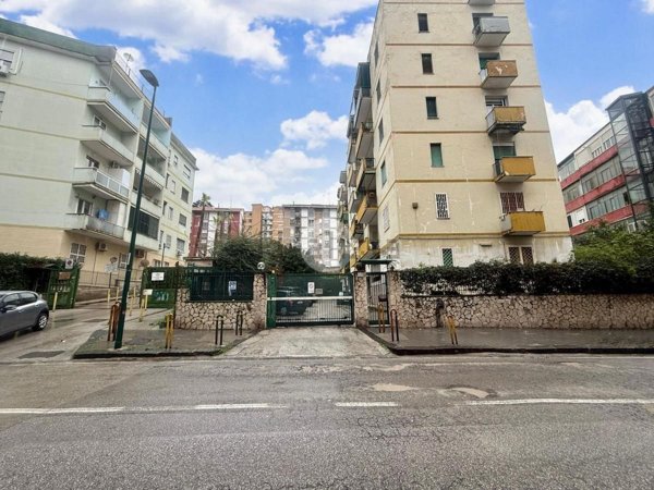 appartamento in vendita a Napoli in zona Fuorigrotta