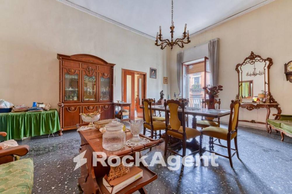 appartamento in vendita a Napoli in zona Stella