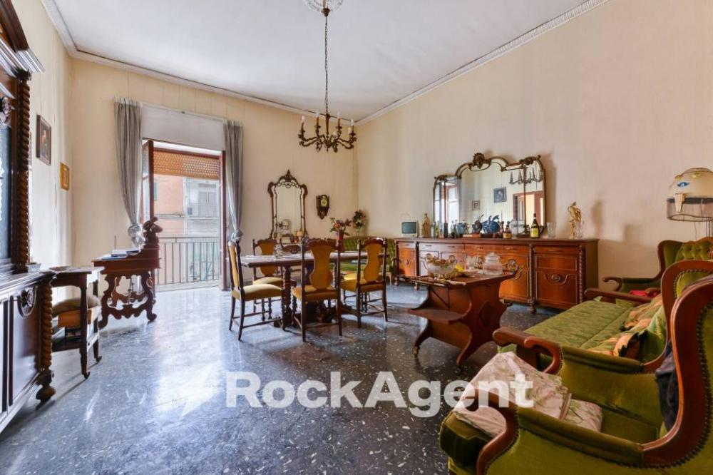appartamento in vendita a Napoli in zona Stella