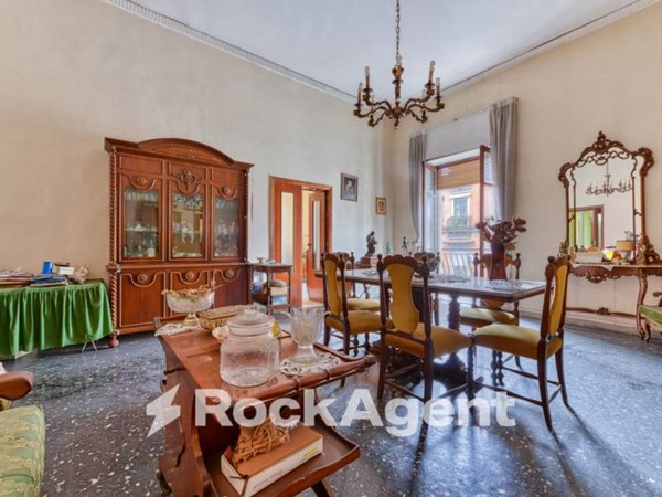 appartamento in vendita a Napoli in zona Pendino / San Giuseppe