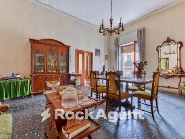 appartamento in vendita a Napoli in zona Pendino / San Giuseppe