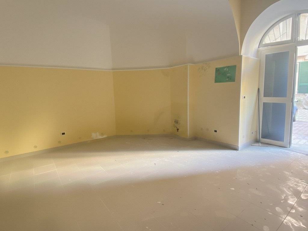 appartamento in vendita a Napoli in zona San Carlo all'Arena