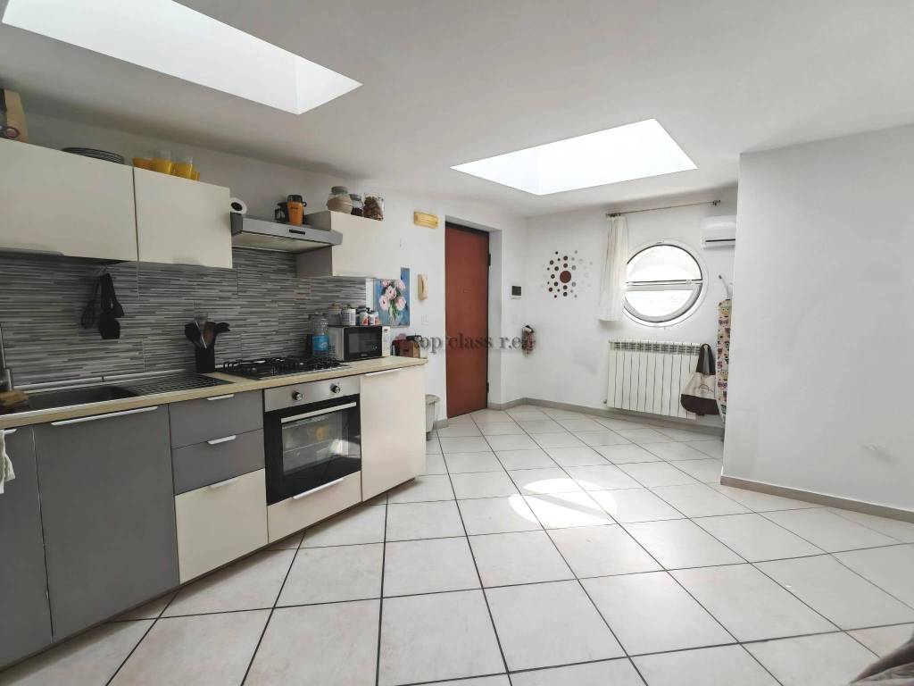 appartamento in vendita a Napoli in zona Fuorigrotta