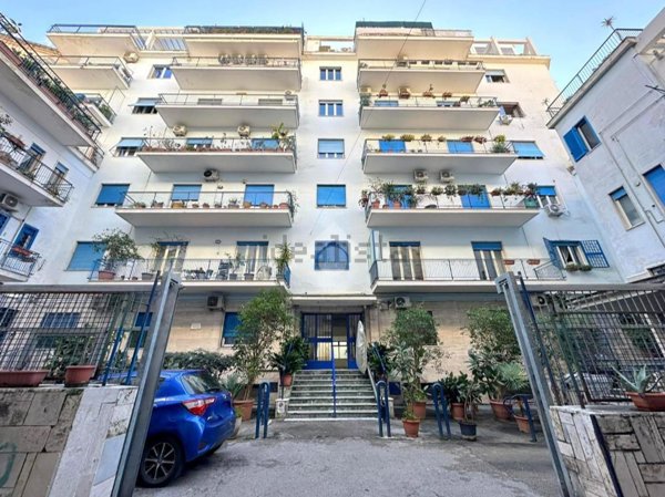 appartamento in vendita a Napoli in zona Chiaia