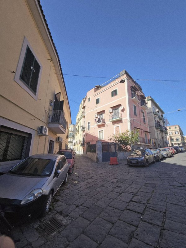 appartamento in vendita a Napoli in zona Bagnoli