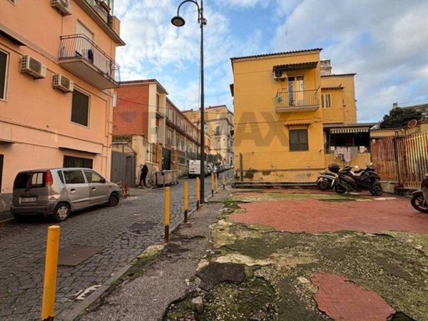 negozio in vendita a Napoli in zona Stella