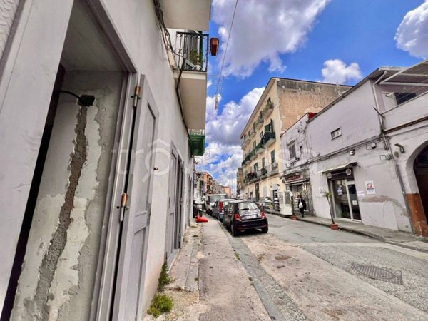 negozio in vendita a Napoli in zona Secondigliano