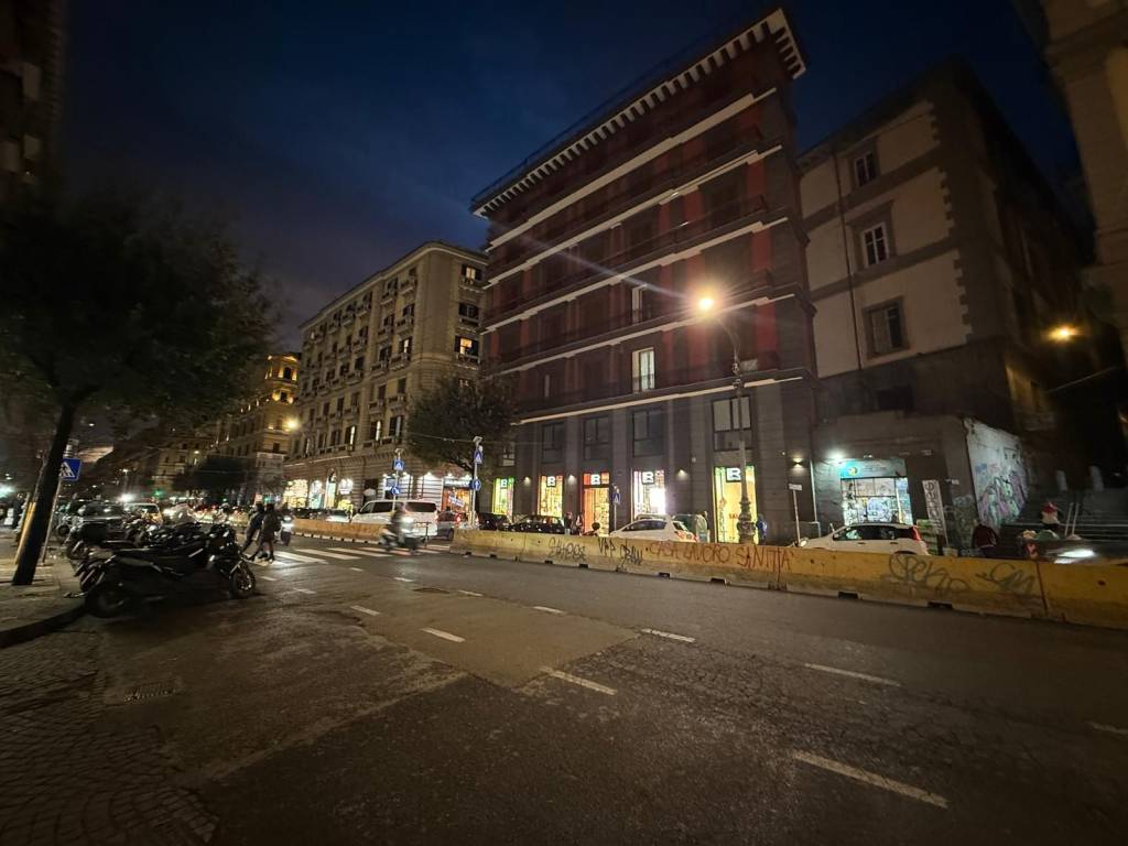 negozio in vendita a Napoli in zona Pendino / San Giuseppe