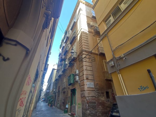 appartamento in vendita a Napoli in zona Pendino / San Giuseppe