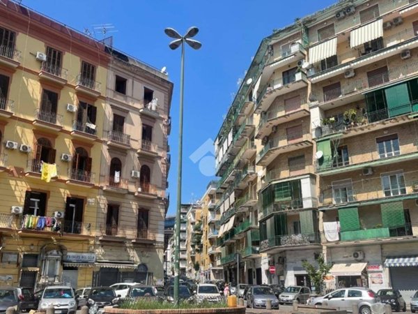 appartamento in vendita a Napoli in zona San Carlo all'Arena