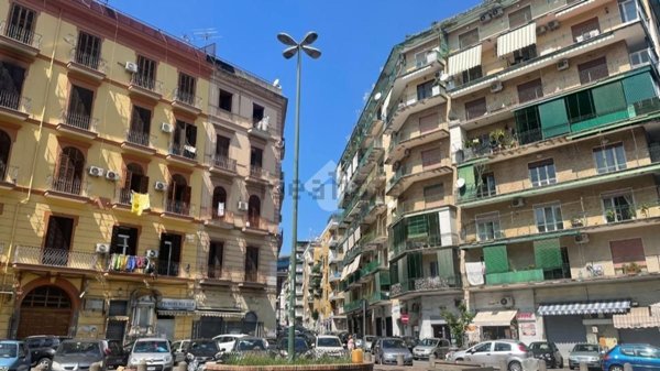 appartamento in vendita a Napoli in zona San Carlo all'Arena