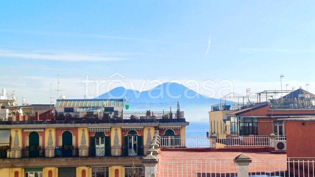 appartamento in vendita a Napoli in zona Chiaia
