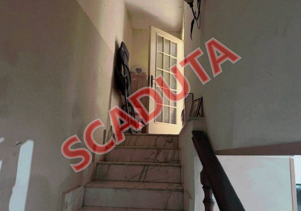 appartamento in vendita a Napoli in zona San Carlo all'Arena