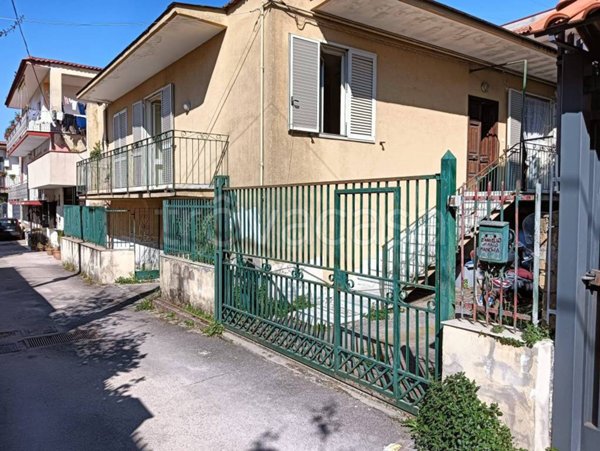 casa indipendente in vendita a Napoli in zona Chiaiano