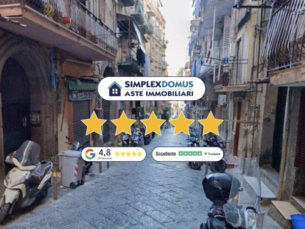 appartamento in vendita a Napoli in zona Chiaia