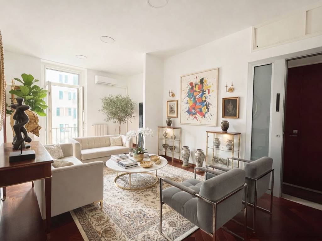 appartamento in vendita a Napoli in zona Chiaia