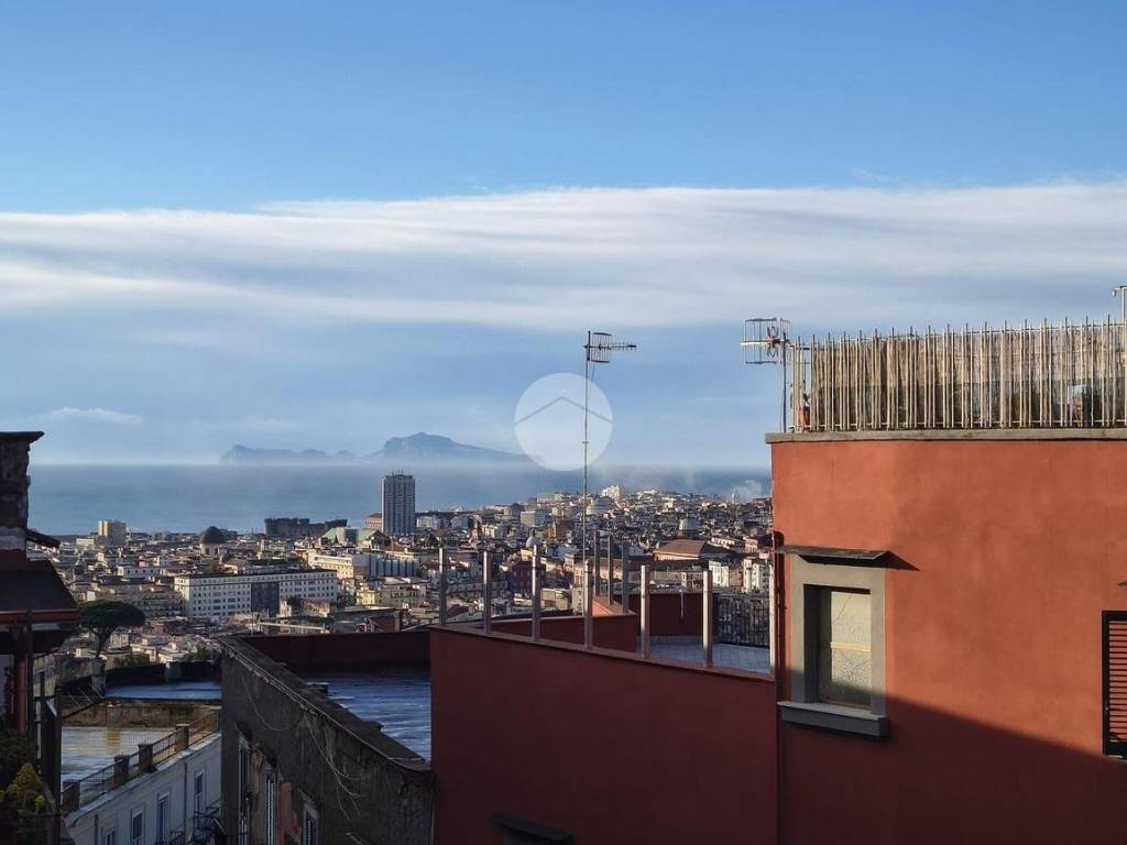 appartamento in vendita a Napoli in zona San Carlo all'Arena