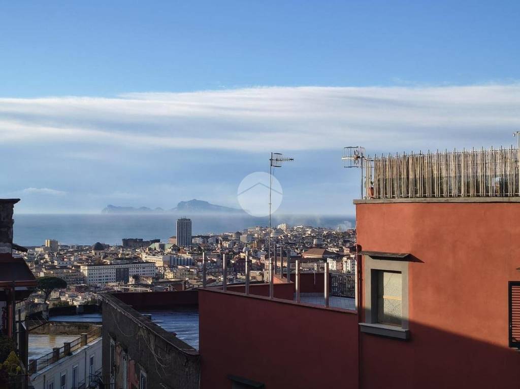 appartamento in vendita a Napoli in zona San Carlo all'Arena