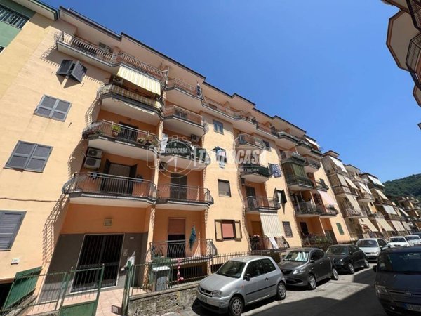 ufficio in vendita a Napoli in zona Pianura