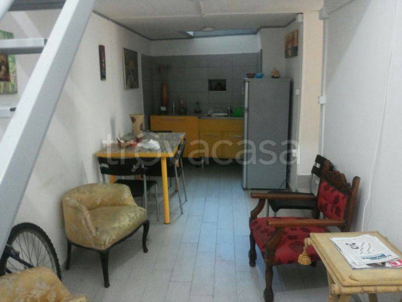 appartamento in vendita a Napoli in zona Chiaia