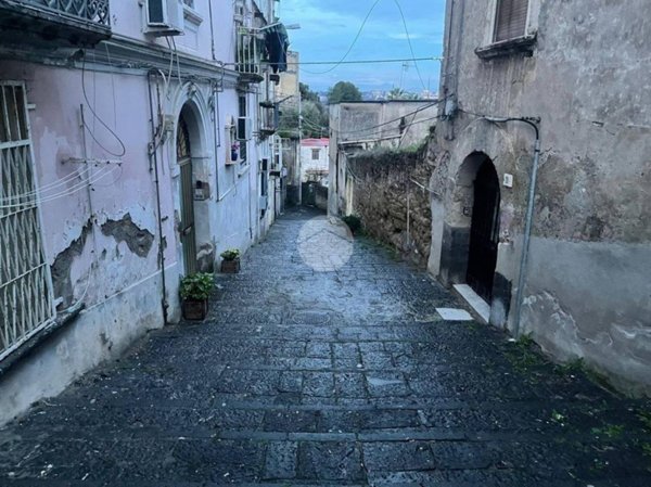 appartamento in vendita a Napoli in zona San Carlo all'Arena