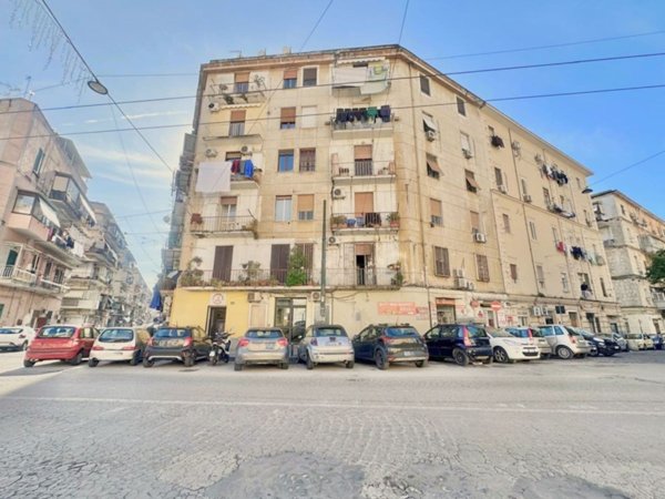 appartamento in vendita a Napoli in zona Mercato