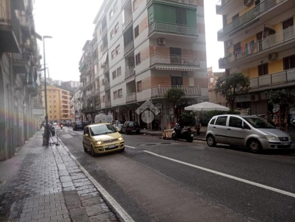 negozio in vendita a Napoli in zona Fuorigrotta