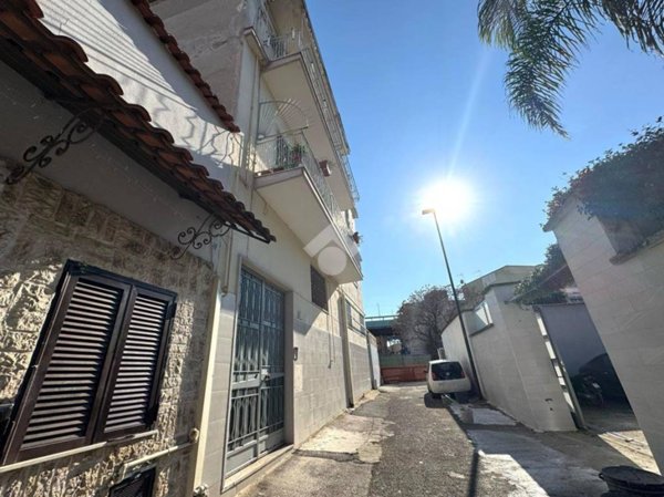 negozio in vendita a Napoli in zona Secondigliano