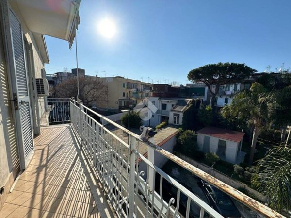 negozio in vendita a Napoli in zona Secondigliano