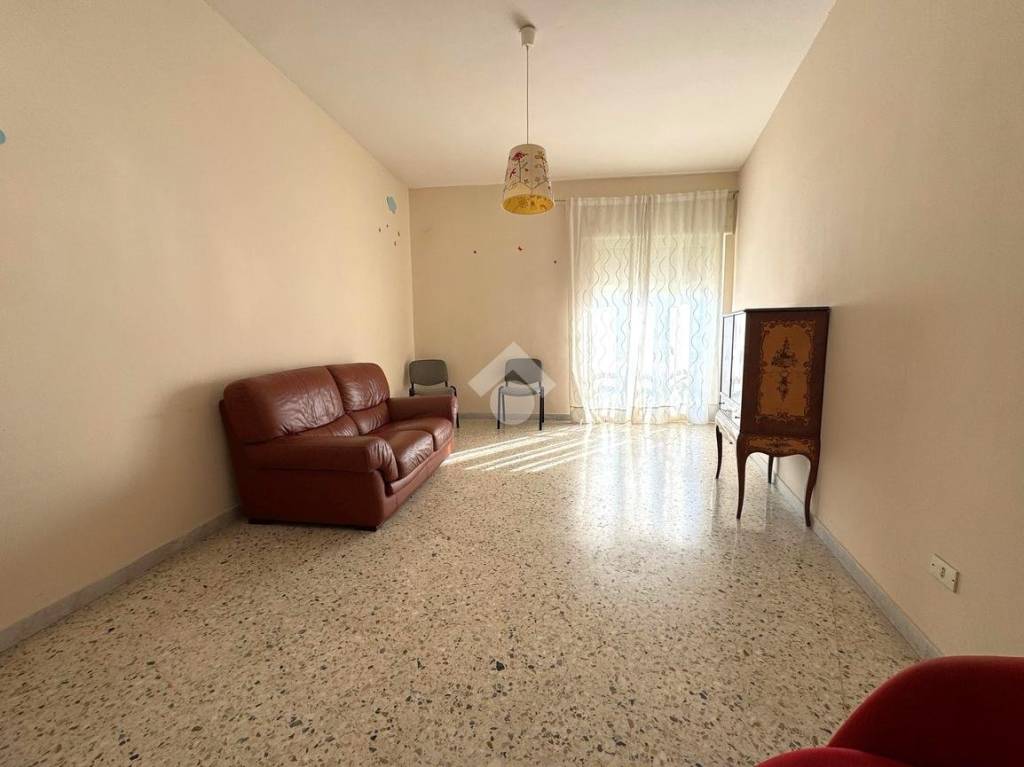 negozio in vendita a Napoli in zona Secondigliano