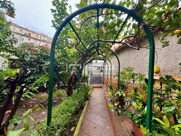 appartamento in vendita a Napoli in zona Bagnoli