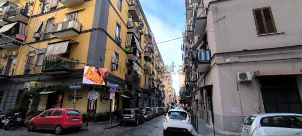 locale commerciale in vendita a Napoli in zona Pendino / San Giuseppe