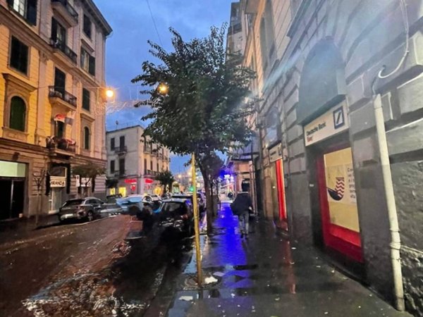 locale commerciale in vendita a Napoli