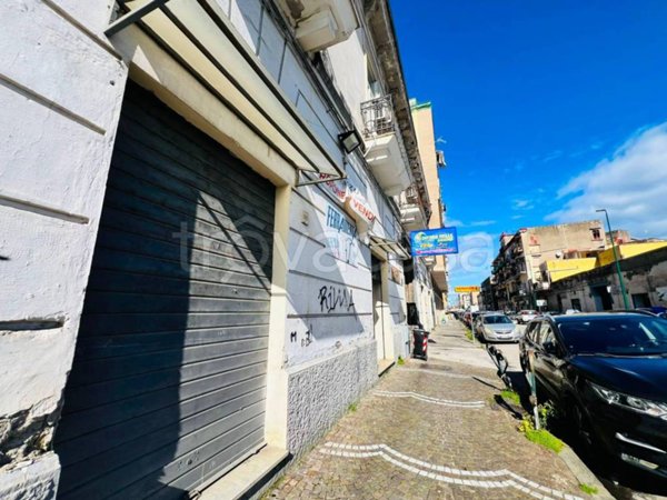 negozio in vendita a Napoli in zona San Giovanni a Teduccio