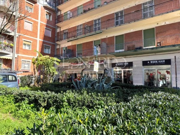 negozio in vendita a Napoli in zona Arenella
