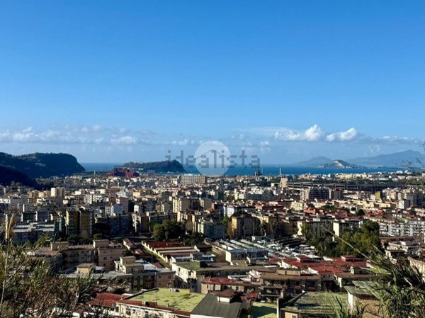 appartamento in vendita a Napoli in zona Fuorigrotta