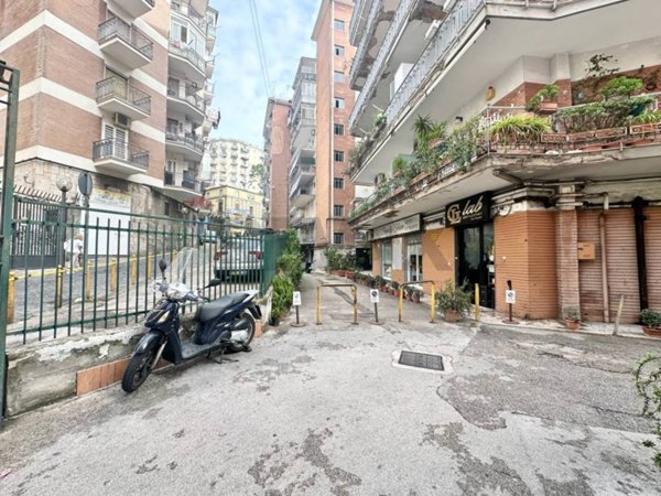 appartamento in vendita a Napoli in zona San Carlo all'Arena