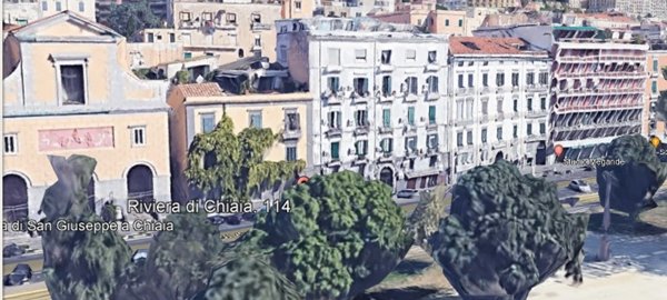 appartamento in vendita a Napoli in zona Chiaia